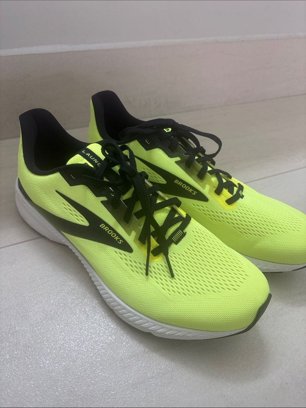 Brooks Men's Neon Yellow and Black Running Sneakers